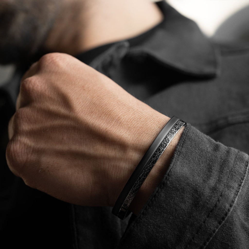 Delta Grid Oval Kada Bracelet