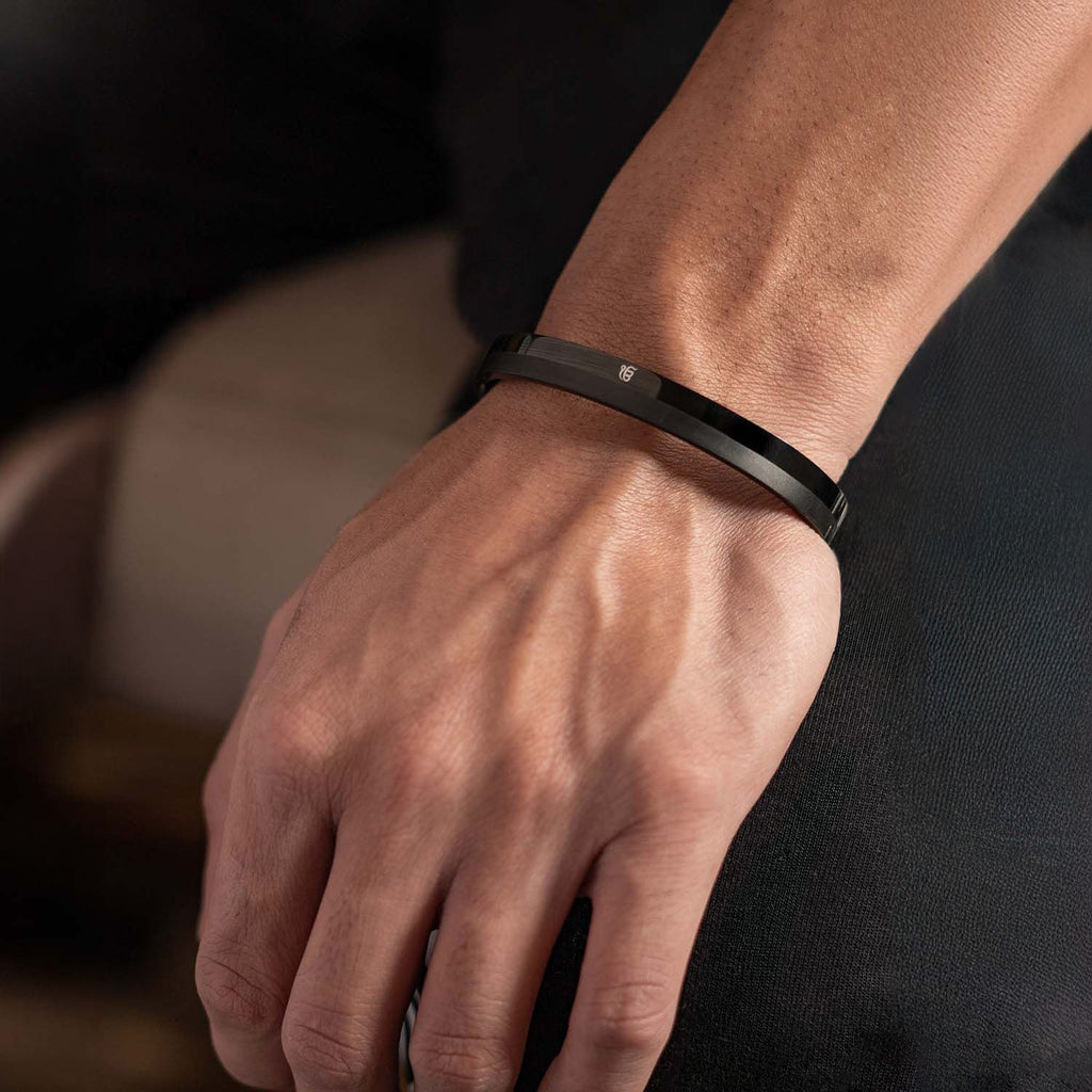 Ik Onkar Dual Finish Oval Kada Bracelet