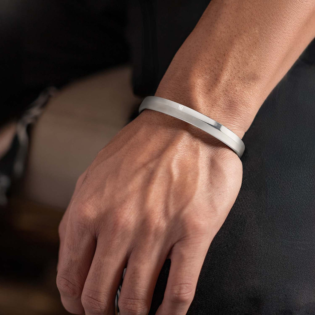 Ik Onkar Dual Finish Oval Kada Bracelet